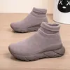 Nuevos calcetines-zapatos transfronterizos para hombre para otoño e invierno, zapatos slip-on ligeros para pareja, zapatos deportivos casuales de aumento de altura para hombre