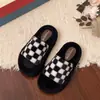 Grade xadrez arco-íris outono e inverno antiderrapante roupa de casa roupa ao ar livre chinelos de algodão quentes de pelúcia diário casual chinelos peludos