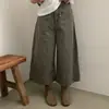Foto real da nova coleção outono 2026 de roupas femininas coreanas de Dongdaemun: jeans de brim super estiloso e moderno com bolsos laterais!