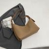 Bolsa retro texturizada de celebridade da internet para mulheres 2023 nova bolsa de ombro transversal moderna de grande capacidade para o dia a dia bolsa de ombro