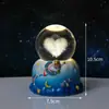 Bola de Cristal Céu Estrelado Gravada a Laser 3D com Luz, Luz Noturna Giratória Automática, Ornamento de Mesa, Luz de Atmosfera, Presente de Aniversário