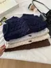 Chaleco de Punto Retro Estilo Coreano con Botones de Cuerno Cárdigan para Mujer Otoño Invierno 2026 Capas Cuello Redondo Tejido de Cable Borde Enrollado Chaleco Chaqueta