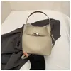 Bolsa de Mão Simples de Inverno Transfronteiriça para Mulheres 2026 Novo Estilo Bolsa Saco Padrão Lichia Versátil Bolsa de Ombro Transversal para o Dia a Dia