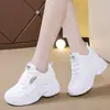 Tênis Dad Shoes esportivos transfronteiriços de comércio exterior para mulheres, sapatos femininos de verão que aumentam a altura, tênis brancos respiráveis de malha versáteis casuais para primavera