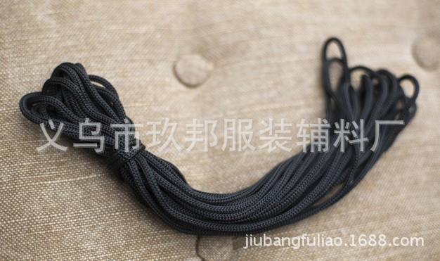 黑色