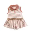 Traje de Verano para Niñas Estilo Nuevo 2026 Chaleco de Solapa Rayado Camiseta Pantalones Cortos Conjunto Casual Deportivo de Dos Piezas para Niñas