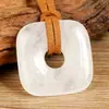 Colar Pingente Quadrado de Pedra Natural Estilo Novo Europeu e Americano para Mulheres, Colar de Corda de Camurça com Fecho de Segurança Vintage Joias Atacado