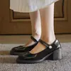 Sapatos Mary Jane pretos estilo francês vintage com pérolas para mulheres, novo modelo outono 2026, versáteis com saias, sapatos pequenos de couro com fecho de velcro