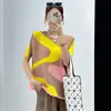 Conjunto de Calça Elegante de Verão Estampado Solto para o Trabalho com Top de Manga Curta Plissado de Cintura Alta para um Visual Slim Moderno e Versátil