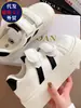 Pronta Entrega Casca Estrela Sapatos de Sola Grossa Feminino 2026 Primavera Novo Estilo Aumentadores de Altura Sapatos Brancos Esportivos Velcro Sapatos Casuais Feminino