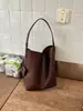 Bolsa de Mão com Textura Trançada Transfronteiriça Feminina 2026 Nova Pequena de Nicho Bolsa de Ombro Único Feminina Versátil Grande Capacidade Bolsa Tote Retrô