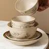 Este conjunto de tigela e prato de cerâmica é um conjunto de presentes particularmente bonito e prático, perfeito para inaugurar casa ou como um presente atencioso