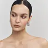 Fivela de Brinco de Bambu com Detalhe em Diamante de Luxo Leve Brincos Femininos de Alto Padrão com Trabalho Pesado Totalmente Cravejados em Diamante em Forma de C Versáteis para o Dia a Dia Acessórios de Brinco Dourado e Prateado Bicolor