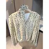 Ruoxin! Camisa feminina elegante de gola V com estampa de leopardo, modeladora e de manga comprida