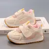 Zapatos para caminar de bebé, zapatos funcionales de cuero para niños pequeños con velcro, tenis antideslizantes para niños, zapatos deportivos de suela blanda para niñas