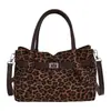 Bolso de mujer retro de alto valor 2025 nuevo bolso tote de gamuza de gran capacidad bolso de mano simple para el trabajo