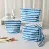 Bolsa de maquillaje simple a rayas bicolor, portátil y artística, adecuada para viajes, almacenamiento de productos para el cuidado de la piel, bolso de mano, bolsa tipo almohada