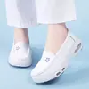 Em estoque 2026 novo modelo de sapatos de enfermagem, respiráveis, sola macia, amortecimento a ar, sola grossa, antiderrapantes, sapatos de trabalho médicos, dropshipping transfronteiriço disponível