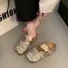 Baotou Half Slippers Feminino Outer Wear 2025 Novas Sandálias de Verão Flat Mary Jane Strass Vintage Ins Sapatos
