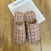 Novas Pantufas de Algodão Baotou Outono e Inverno Casal Casa Interior Femininas Silenciosas Antiderrapantes Tecido Base de Pano Pantufas de Chão Masculinas