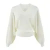 Top de punto blanco con cuello en V y mangas murciélago para mujer, nuevo diseño otoño/invierno, elegante, adelgazante, versátil y perfecto como capa interior