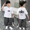 Conjunto de Verão Masculino Manga Curta 2026 Novo Estilo Coreano Conjunto de Duas Peças Esportivo Infantil para Meninos Calça Anti-Mosquito Camiseta de Verão