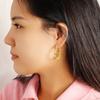 Corea del Sur Dongdaemun aretes espirales de acero de titanio de alta calidad, metal de lujo ligero, bambú, acero inoxidable en forma de U ovalada