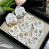 Novos Brincos Super Brilhantes Estilo Francês de Luxo Leve com Laço e Pérolas para Mulheres 2026, Brincos de Tarraxa Doces da Moda Estilo Chanel