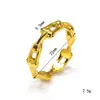 Anillo de Acero Titanio Chapado en Oro de 18K con Cadena Calada Personalizada, Venta Caliente Transfronteriza Europea y Americana, Anillo para Dedo Índice Moderno y de Moda para Mujer