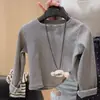 Novo Conjunto de Três Peças Primavera/Outono para Meninas, Estilo Pequena Chanel, para Bebês e Crianças Pequenas, Camada Base Amiga da Pele, Colete Fashion, Calça de Sino Versátil, Tendência