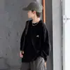 Camiseta blanca de manga larga para niño, nuevo modelo primavera y otoño 2026, camiseta básica de algodón puro para otoño de niños, top interior para niños mayores