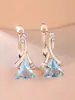 Brincos de Ouro Champagne com Diamante Triângulo Micro-Pavimentado e Zircônia Branca Redonda para Mulheres, Design Personalizado da Moda e Bonito