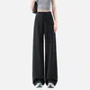 Yiwu Kusa Apparel Co., Ltd. ofrece pantalones deportivos elegantes y adelgazantes con una caída fluida, con un diseño retro americano y un corte ancho, holgado y casual.