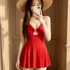 [3 colores] Nuevo traje de baño rojo de una pieza estilo coreano para mujer, diseñado para cubrir el abdomen, crear un efecto adelgazante y exudar un look sofisticado, perfecto para aguas termales