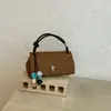 Moda transfronteriza bolso pequeño mujer nuevo retro de alta gama nicho bolso de mano bolso cuadrado pequeño para ir al trabajo bandolera cruzada de un solo hombro moderno