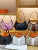 Moderna 2025 Nueva Versátil Bolso de Hombro Tipo Dumpling Moda Bolso Cruzado para Mujer con Estampado de Letras y Bloques de Color Bolso de Axila