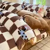 Juego de Ropa de Cama Gruesa de Vellón de Leche de Invierno de Cuatro Piezas Funda de Edredón Cálida de Coral de Doble Cara Juego de Tres Piezas de Sábana y Funda de Edredón para Dormitorio