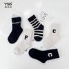 Calcetines de Invierno Nuevos Estilo Coreano Yishuangshuang para Niños con Letras hasta la Mitad de la Pantorrilla Terciopelo de Doble Cara Engrosados Negro y Blanco Terciopelo Coral Calcetines de Moda
