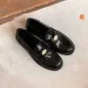 Uva mismo estilo piel de caballo arrugada lavada con agua mocasines de moneda de oro para mujer sin cordones zapatos de una sola pieza tacón bajo zapatos pequeños de cuero británicos