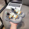 Zapatos para niñas, zapatillas de malla transpirable, nuevo modelo otoño 2026, zapatillas tipo papá con velcro y suela de llanta, zapatillas de correr para niños