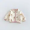Jaqueta de fleece estampada em toda a peça para meninas, nova coleção outono/inverno 2026, design de desenho animado espessado para meninas pequenas, roupas de inverno, zdw6588
