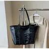 Bolsa de Ombro Fofa Niche em Relevo 2025 Nova Primavera e Verão Grande Capacidade Trabalho Deslocamento Combina com Tudo Bolsa de Axila para Mulheres