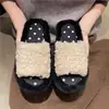 Pantuflas de exterior cómodas de una tira, de felpa, sin cordones, con suela gruesa, pantuflas peludas de moda para mujer, nuevo modelo 2026 con suela suave
