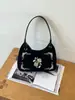 Otoño e invierno 2026 bolso de mano fresco, bandolera, bolso versátil para el trabajo, bordado retro de trébol de cuatro hojas y nota musical, bolso artístico para mujer
