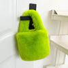 Bolsa de pelúcia bolsa feminina 2024 nova bolsa de outono e inverno de alta qualidade grossa Mao bolsa balde bolsa cor sólida multicolorida cross-border