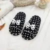 Pantuflas Infantiles 2026 Otoño/Invierno Nuevo Modelo Pantuflas Casuales de Interior para Niñas con Lazo, Cómodas y Versátiles Pantuflas Holgazanas para Exteriores