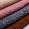 Estoque disponível algodão cardado algodão cardado de um lado brinquedo roupas adequado para tecidos de outono e inverno