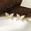 Estilo Elegante Francês, Luxo Leve e High-End, Brincos Borboleta Bicolores Vazados em Renda, Moda de Nicho e Brincos Versáteis para Mulheres