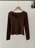 Camiseta Omalai Puro Deseo Chica Sexy Hueca de Manga Larga para Mujer Primavera Temprana 2026 con Hombros Acolchados Cuello Redondo Top Tendencia 6245