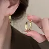 Hebilla de Oreja Circular con Letra de Personalidad Simple Pendientes de Diseño de Nicho Pendientes para Mujer Estilo Frío Elegantes Clavos para Orejas Accesorios Explosivos para Orejas
